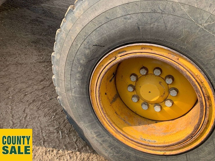 2015-caterpillar-14m-image-15