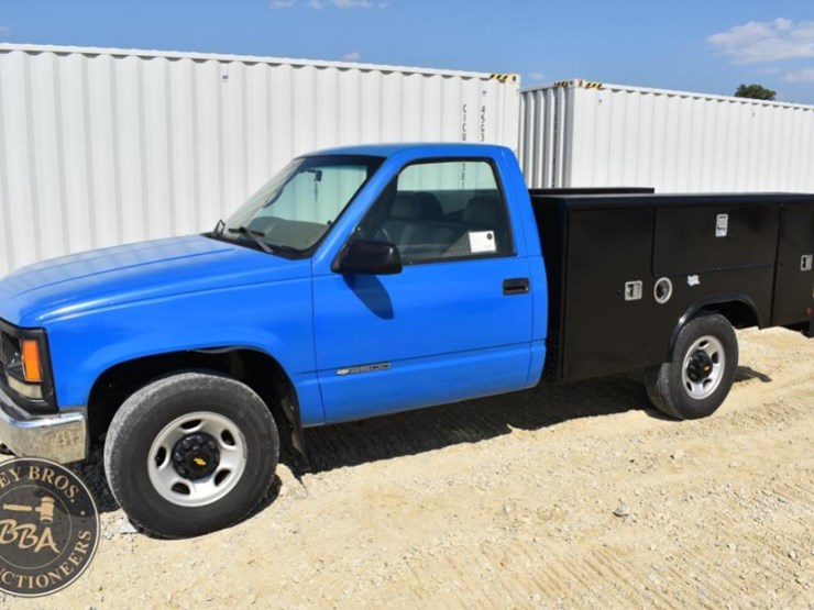 2000-chevrolet-3500-image-1