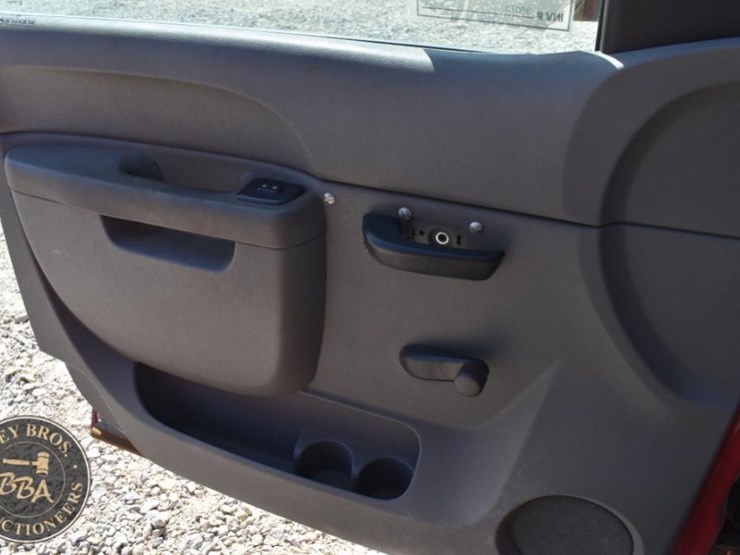 2013-chevrolet-silverado-1500-image-18