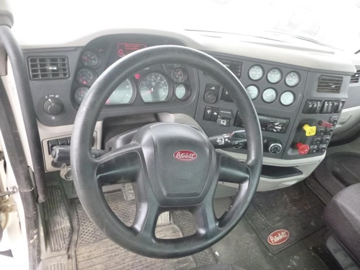 2019-peterbilt-567-image-20