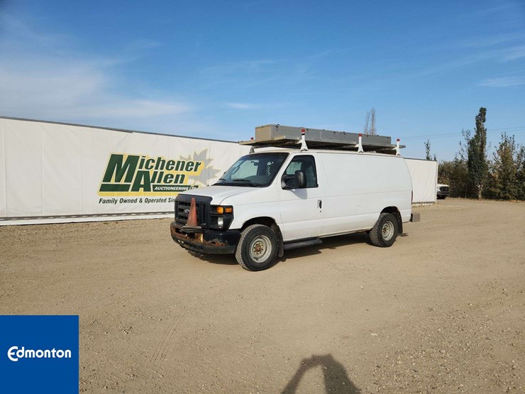 2012-ford-cargo-image-1