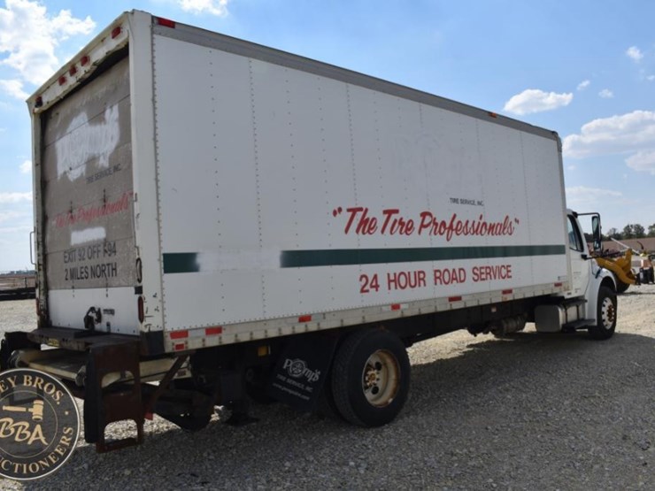2009-freightliner-business-class-m2-106-image-5