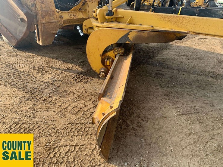 2015-caterpillar-14m-image-17
