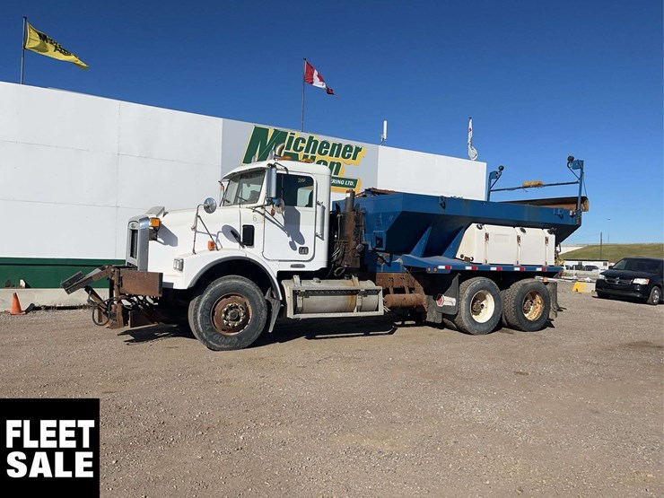 2001-freightliner-fld112-image-1