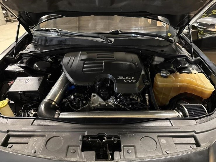 2011-chrysler-300-sdn-image-11