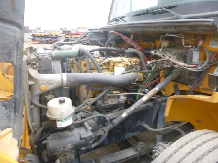 2004-freightliner-fl70-image-22