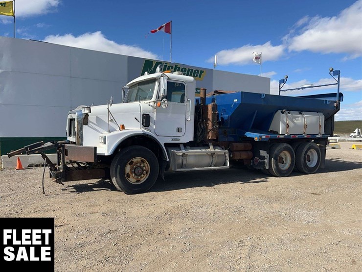 2001-freightliner-fld112-image-1
