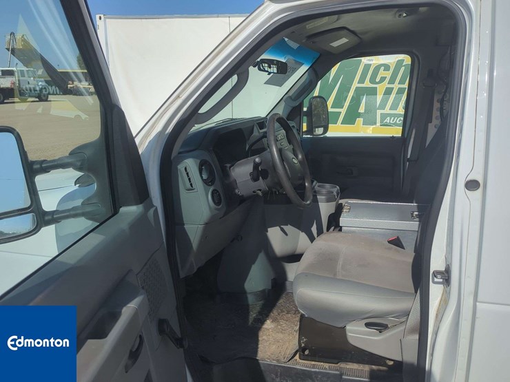 2012-ford-cargo-image-15