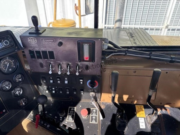 2007-caterpillar-613c-image-45