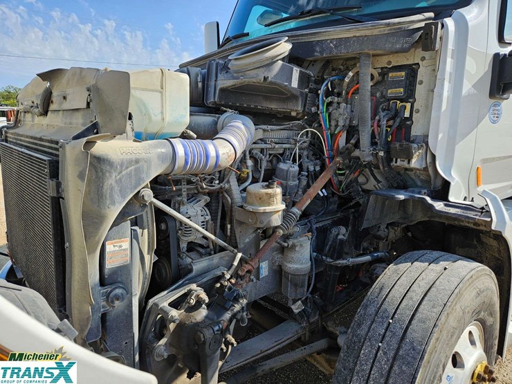 2019-peterbilt-579-image-45