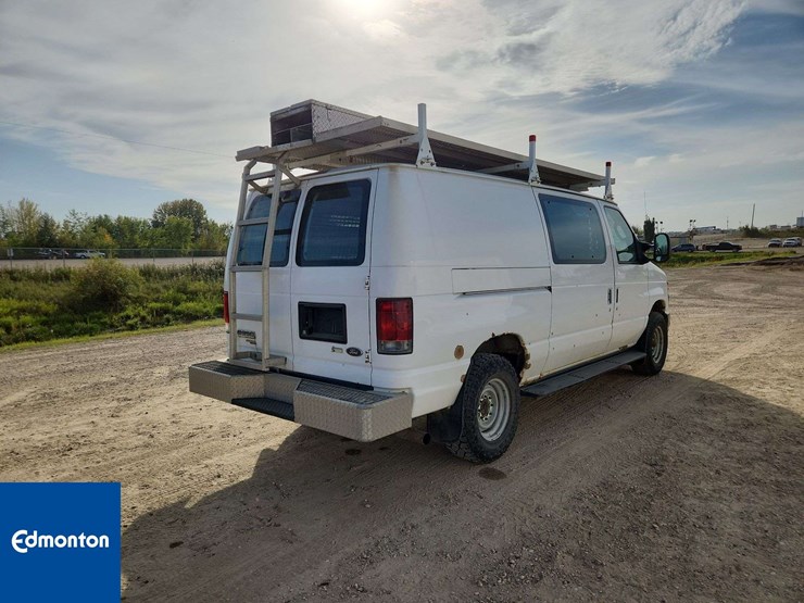 2012-ford-cargo-image-5