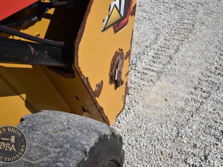 2019-caterpillar-242d3-image-34
