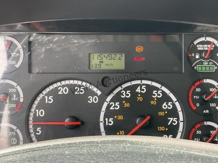 2014-freightliner-m2-image-36