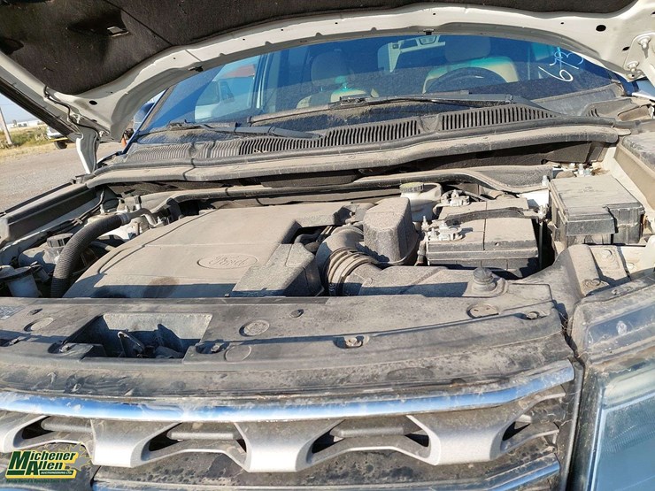 2016-ford-explorer-xlt-image-18
