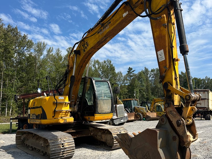#132-•-jcb-235-excavator-image-2