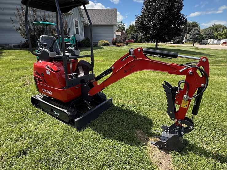 #613-•-2025-cfg-industrial-qk20r-hydraulic-track-type-mini-excavator-image-1
