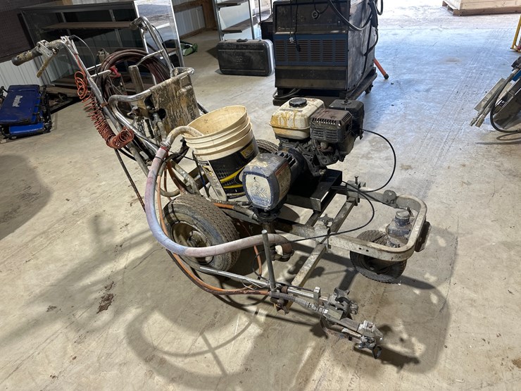 #76-•-graco-line-lazer-ii-3900-image-1