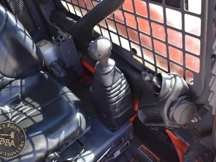 2017-kubota-ssv65-image-78