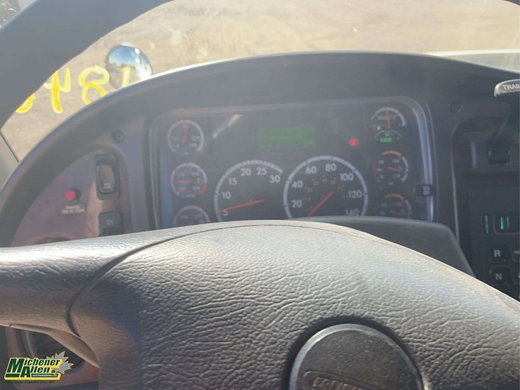 2017-freightliner-114sd-image-12