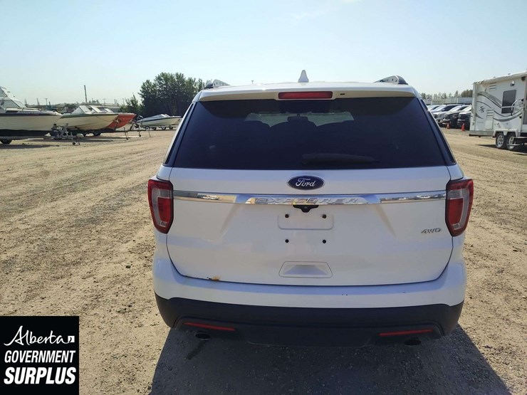 2017-ford-explorer-image-23