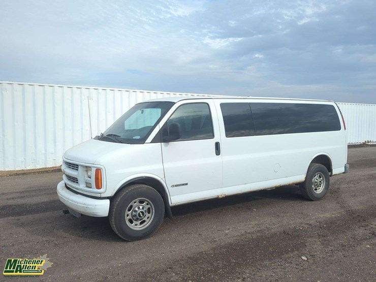 2001-chevrolet-express-3500-image-1