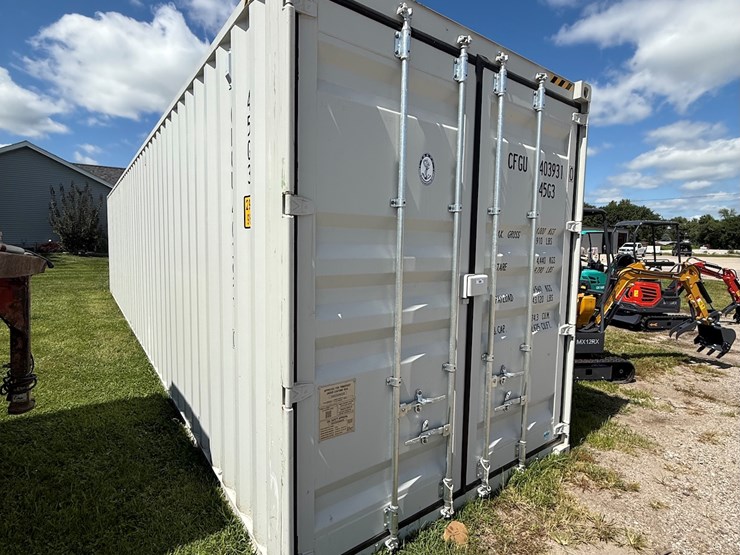 #600-•-40-ft.-steel-shipping-container-image-1