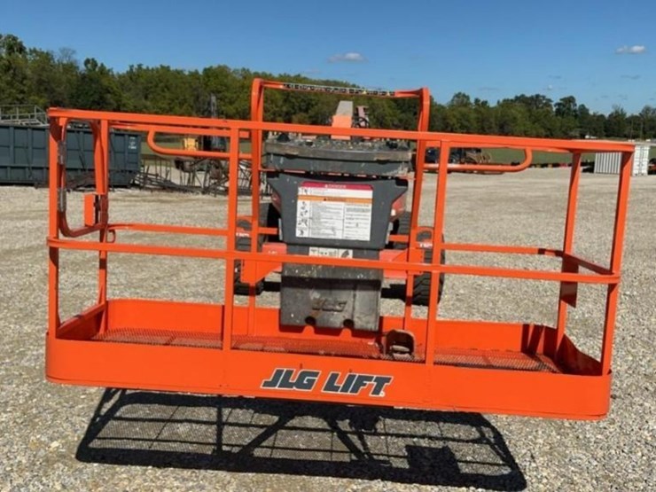 2013-jlg-600aj-image-2