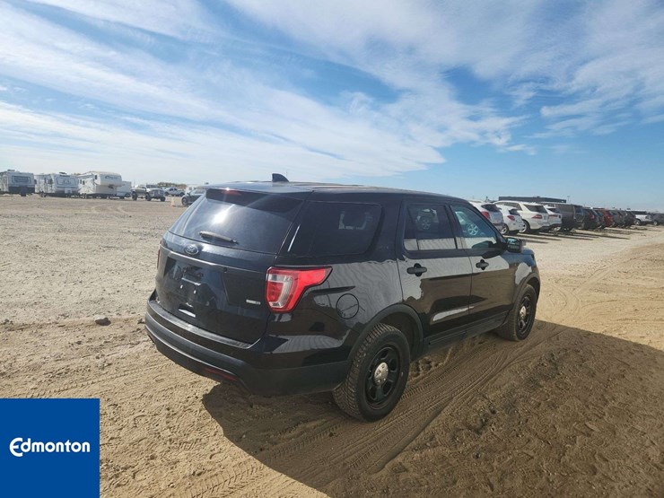 2016-ford-explorer-image-4