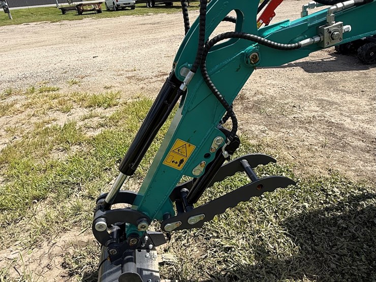 #604-•-2025-cfg-industrial-qk16r-hydraulic-track-type-mini-excavator-image-13
