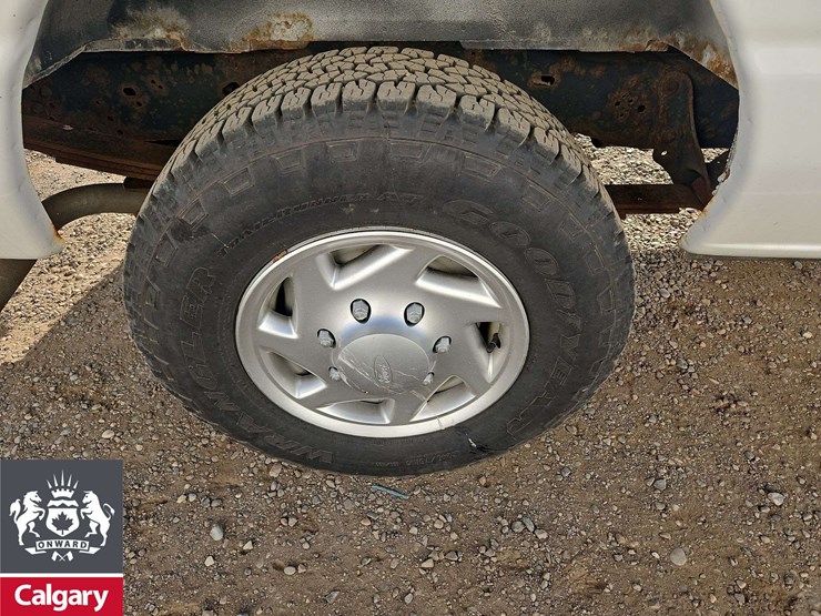 2012-ford-cargo-image-19