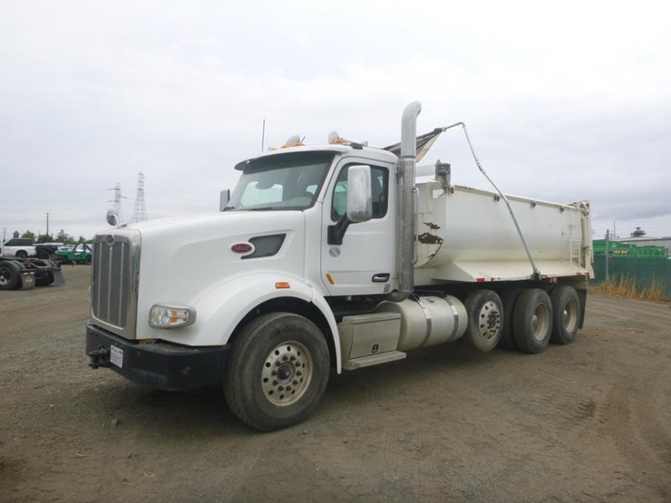 2019-peterbilt-567-image-1