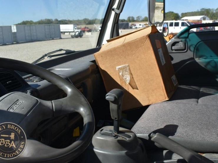 2003-isuzu-npr-hd-image-12