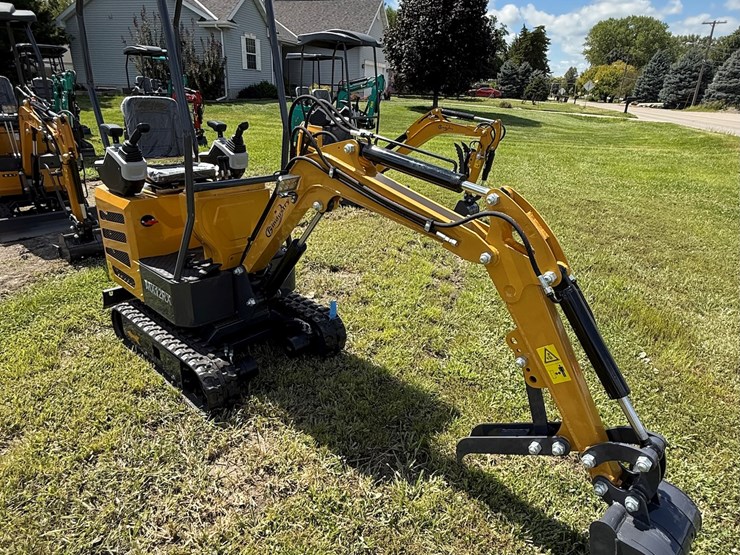 #608-•-2025-cfg-industrial-mx12rx-hydraulic-track-type-mini-excavator-image-2