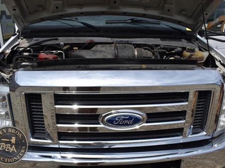 2014-ford-e350-image-38
