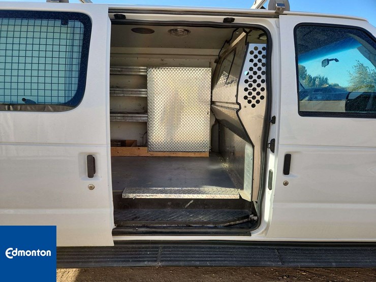 2012-ford-cargo-image-25