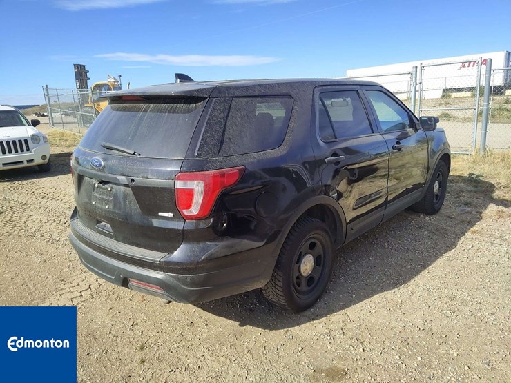 2018-ford-explorer-image-3
