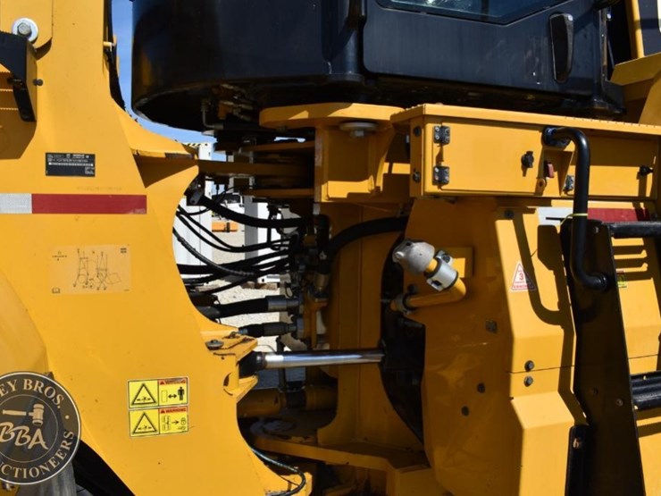 2014-caterpillar-982m-image-37