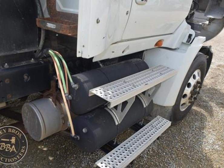 2014-international-prostar-image-40