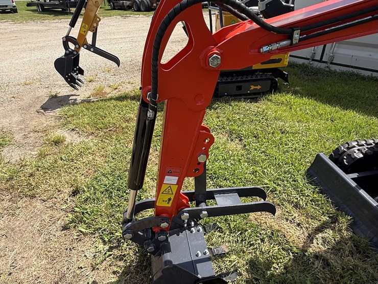 #602-•-2025-cfg-industrial-mx15r-hydraulic-track-type-mini-excavator-image-9