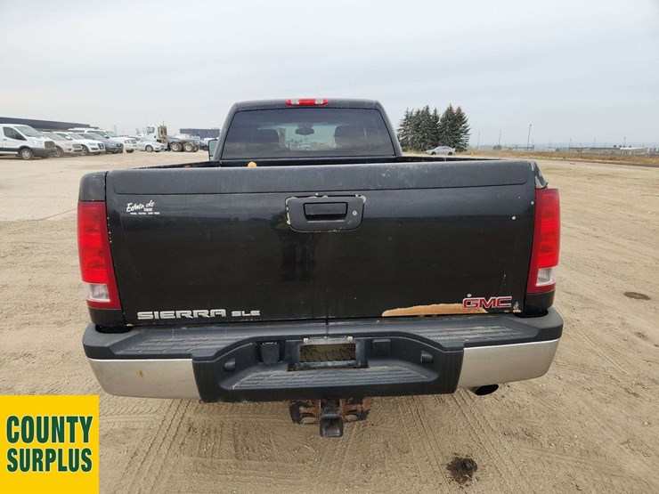 2013-gmc-sierra-2500hd-image-22