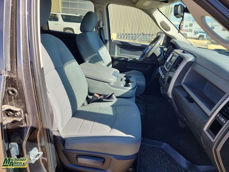2015-ram-tradesman-image-24