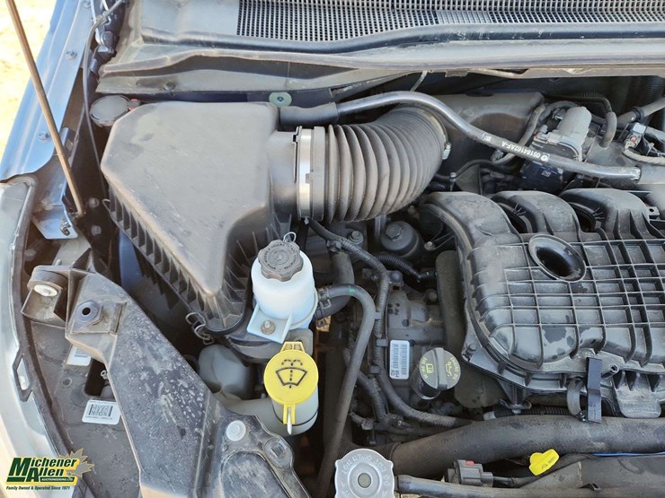 2011-volkswagen-routan-image-30
