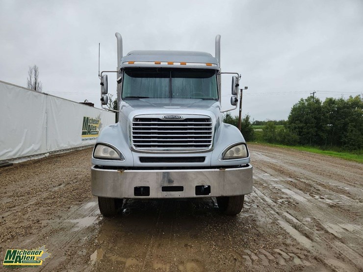 2006-freightliner-columbia-120-image-30