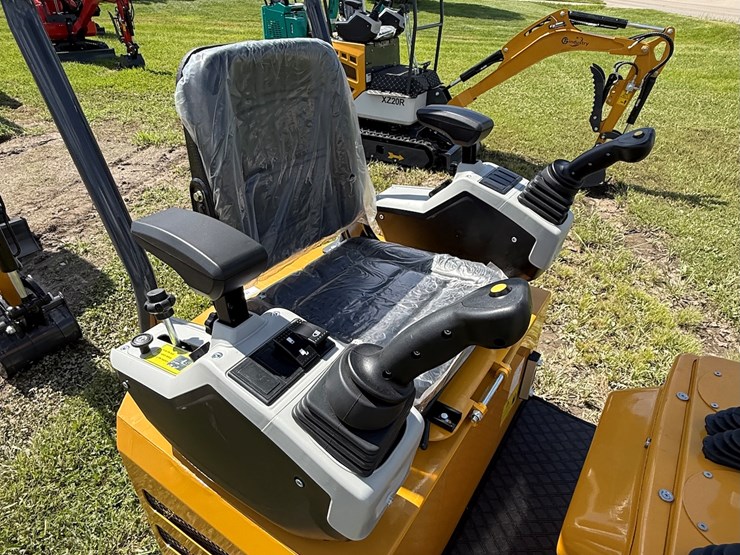 #608-•-2025-cfg-industrial-mx12rx-hydraulic-track-type-mini-excavator-image-5