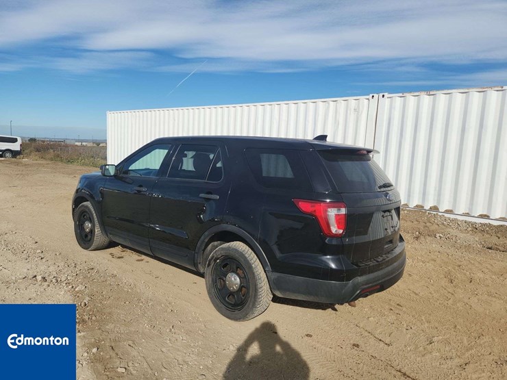 2016-ford-explorer-image-3