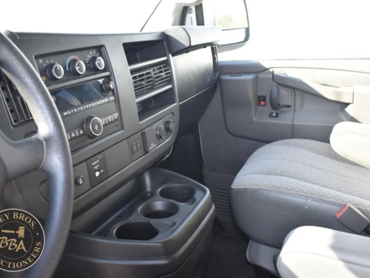2019-chevrolet-express-2500-image-14