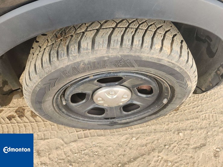 2016-ford-explorer-image-32