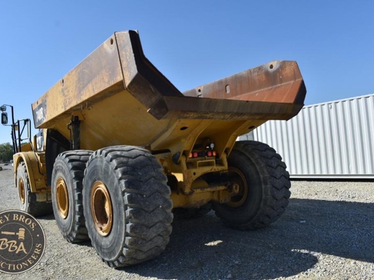2012-caterpillar-740b-image-41