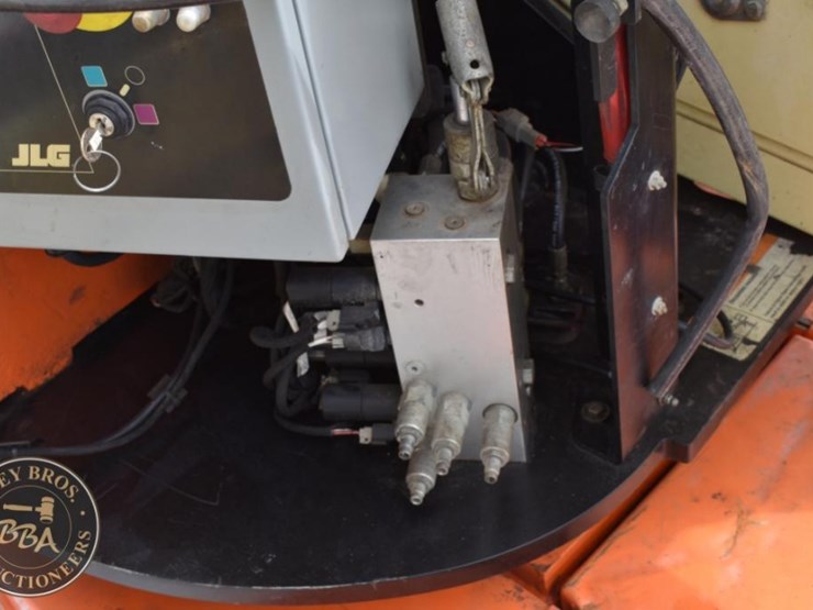 2013-jlg-e300ajp-image-61