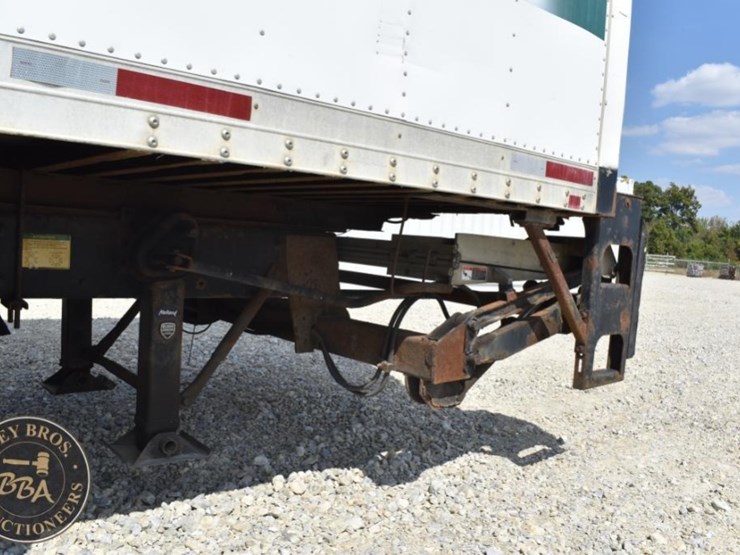 2009-freightliner-business-class-m2-106-image-27